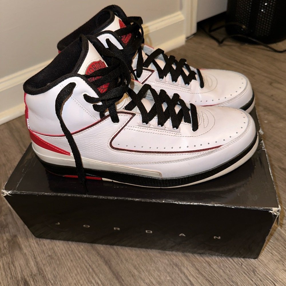 Air Jordan 2 “Chicago” (2010)